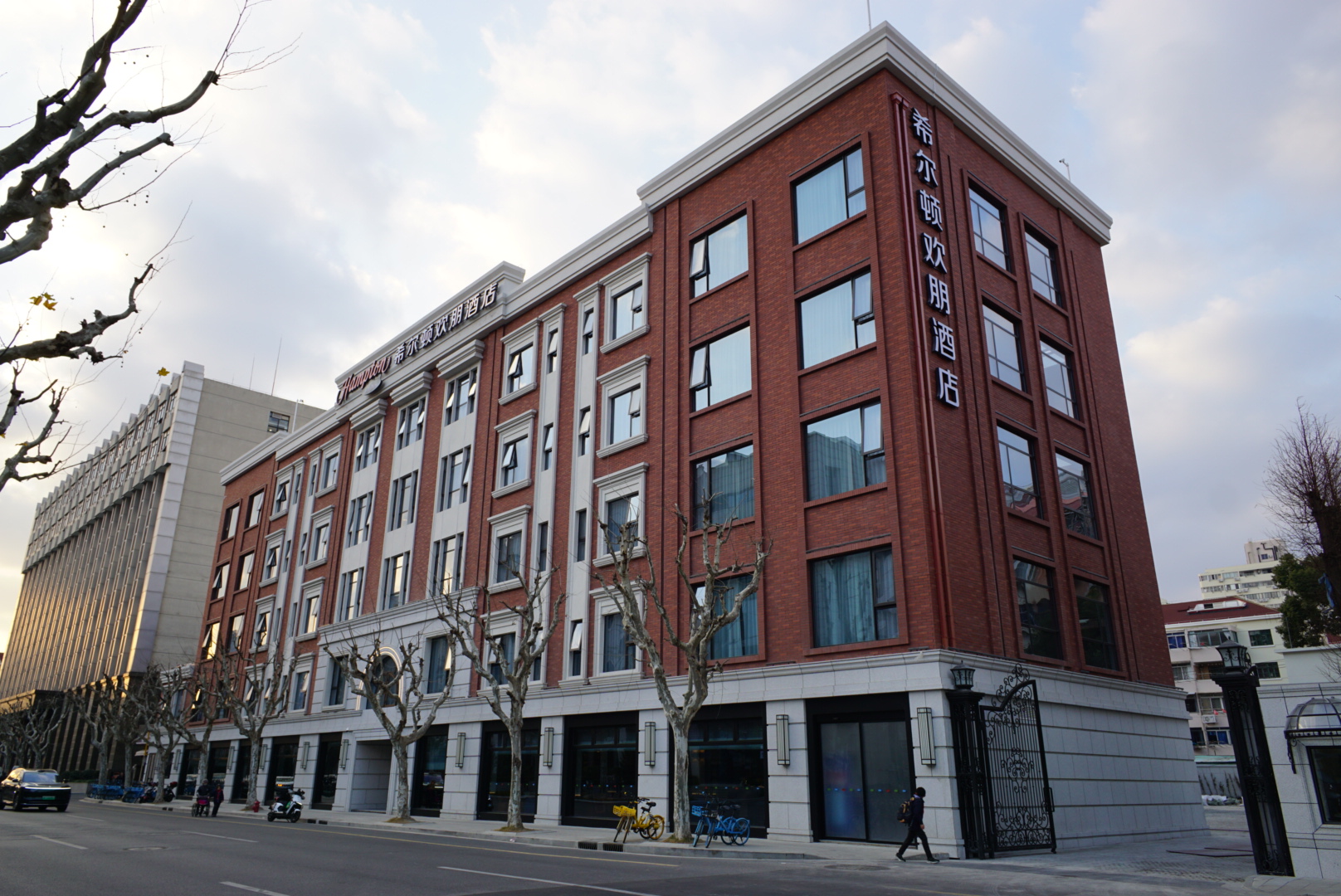 上海陆家嘴银鼎希尔顿欢朋酒店